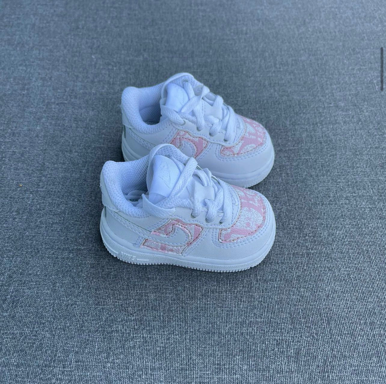 White AF1 x CD Pink (size 17 to 27 Met klittenband!)