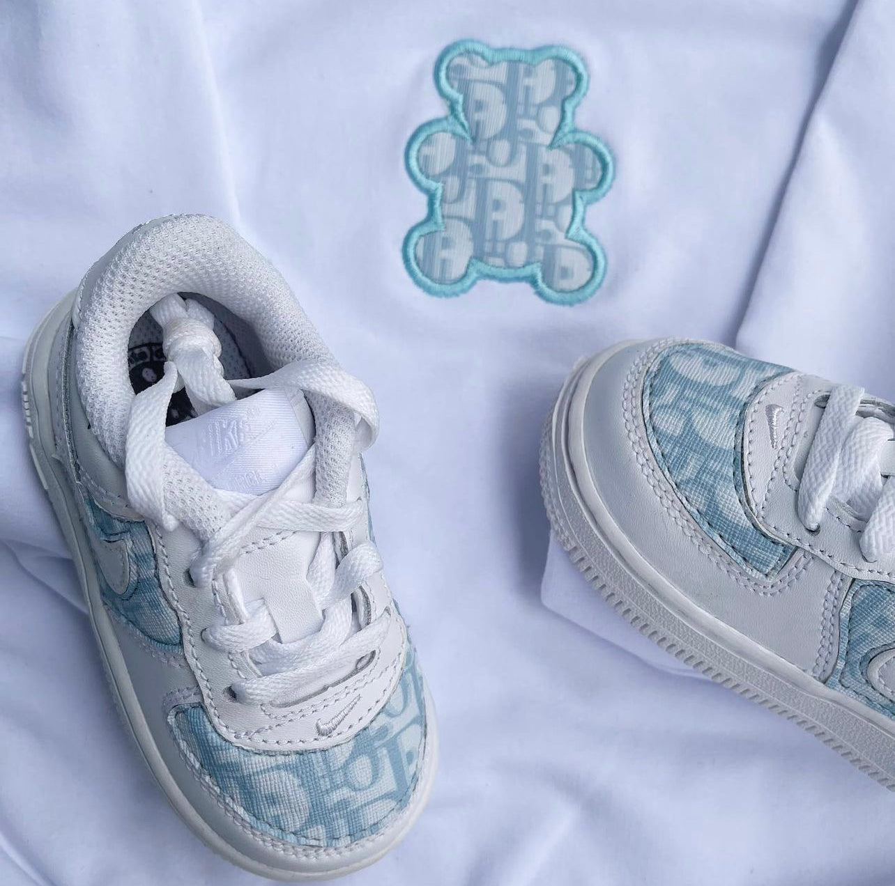 White AF1 x CD baby Blue KLITTENBAND SCHOENEN