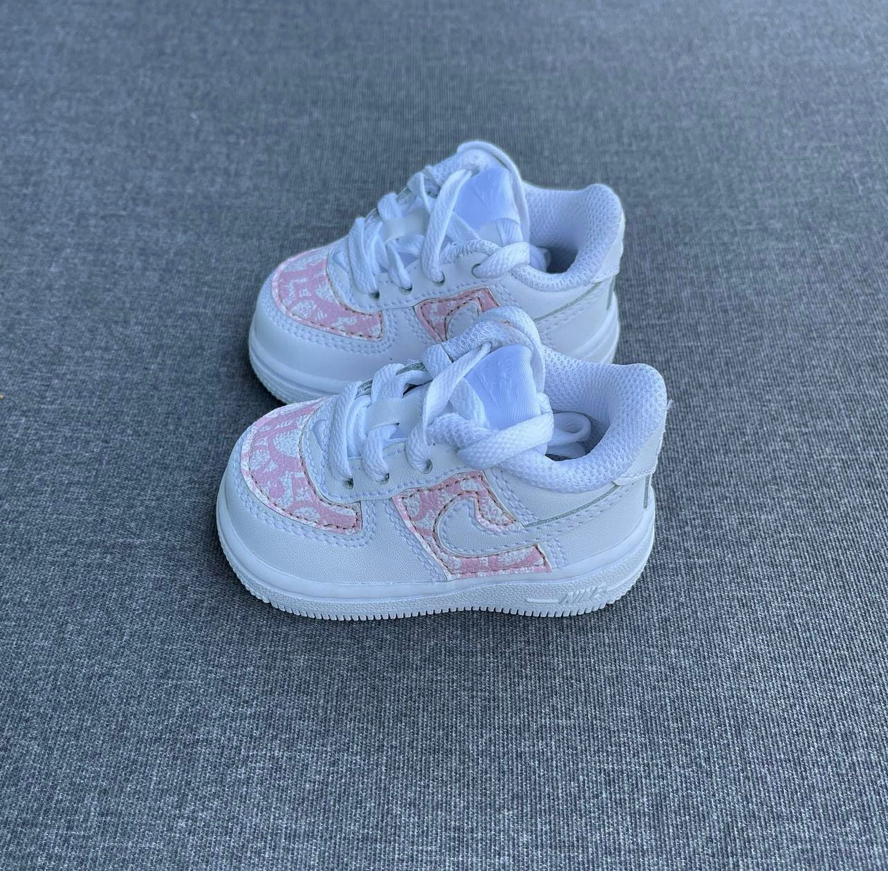 White AF1 x CD Pink (size 17 to 27 Met klittenband!)